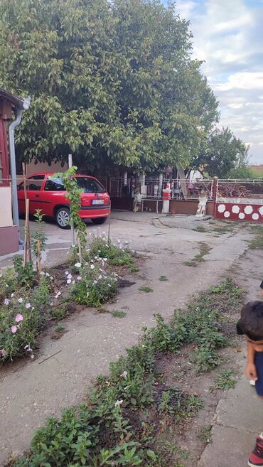 Kuće na prodaju: 80 kv. m, 3 sobe — 8