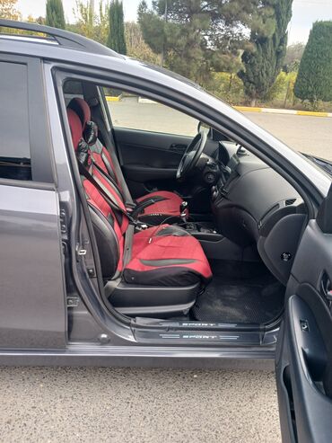 Hyundai: Hyundai i30 CW (Universal) – boz rəng, şəhər və uzun məsafələr üçün — 3