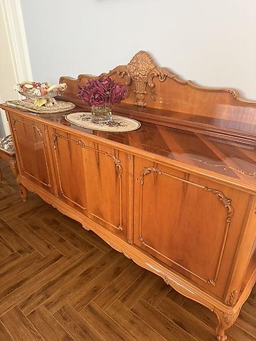 cərcivəli divan: Klassik üslubda mebel dəsti Tərkibi: - 3 nəfərlik geniş divan - 2 — 1