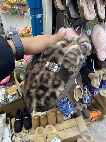 zara hm: Меховые домашние тапочки с леопардовым принтом - Тип: открытые — 2