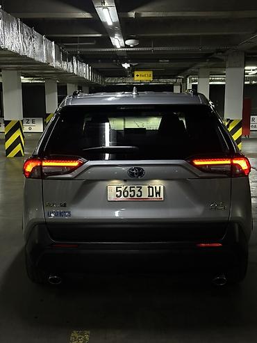 sequoia 2010: Toyota RAV4: 2022 г., 2.5 л, Автомат, Гибрид, Кроссовер — 4