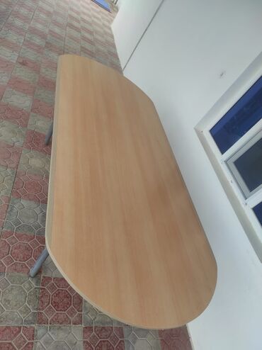 Yeni, Qonaq masası, Oval masa, Azərbaycan