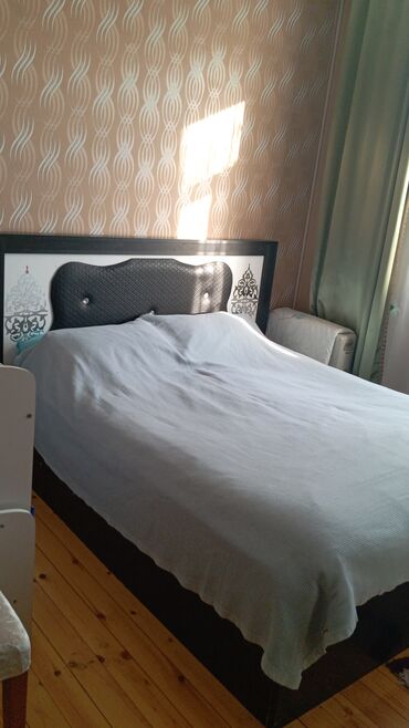 спални мебеллар: Taxt 140.bazalidir.sfaner 40manat.yaxsi vəziyyətdədir.real alıcıya