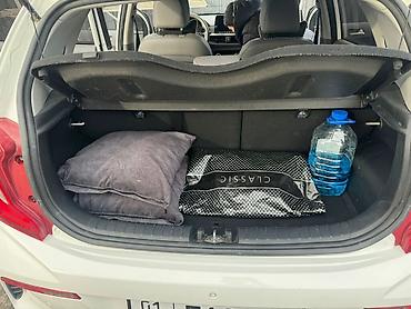 Другие детали салона: Kia Rio — интерьер и мультимедийная система - Штатная мультимедийная — 19