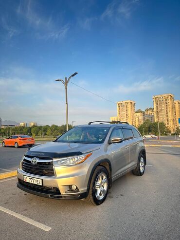 срочно срочно продаю машина: Toyota Highlander: 2015 г., 3.5 л, Вариатор, Гибрид, Кроссовер