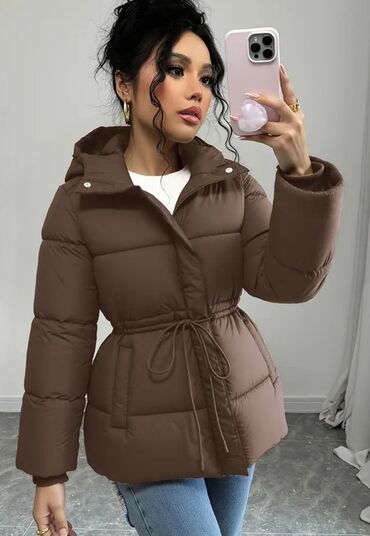 Kurtkalar: Qadınlar üçün qəhvəyi pufik qış gödəkçəsi - Model: beldən bağlamalı