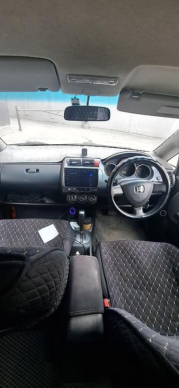 купить авто в кыргызстане с пробегом: Honda Fit: 2002 г., 1.3 л, Вариатор, Бензин, Хэтчбэк — 6