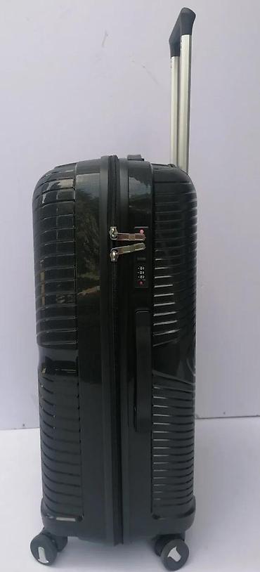 Putni koferi i torbe: Tvrdi koferi – set 3 komada, crni, sa reljefnim dijagonalnim linijama — 9