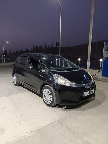 xundai solaris: Honda Fit: 2013 г., 1.3 л, Вариатор, Гибрид, Хэтчбэк — 1