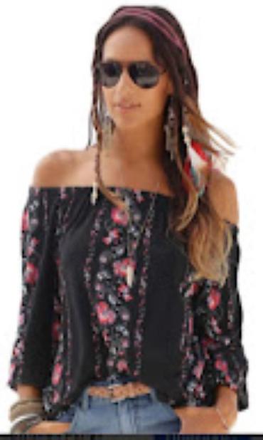 Bluze: Tri bluze, veličina M/L – set 700 dinara 1) Svetloplava bluza — 5