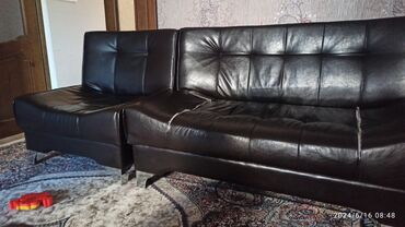 диван кровати: Прямой диван, цвет - Черный, Б/у