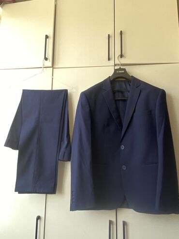 Другая мужская одежда: Б/у костюм сатылат 46-48размер.Цена 2499Тел:я0707144192 Продается