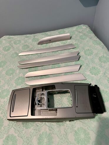 podmetaci za auto sedista: Na prodaju:komplet lajsne,brušeni aluminijum.Konzola