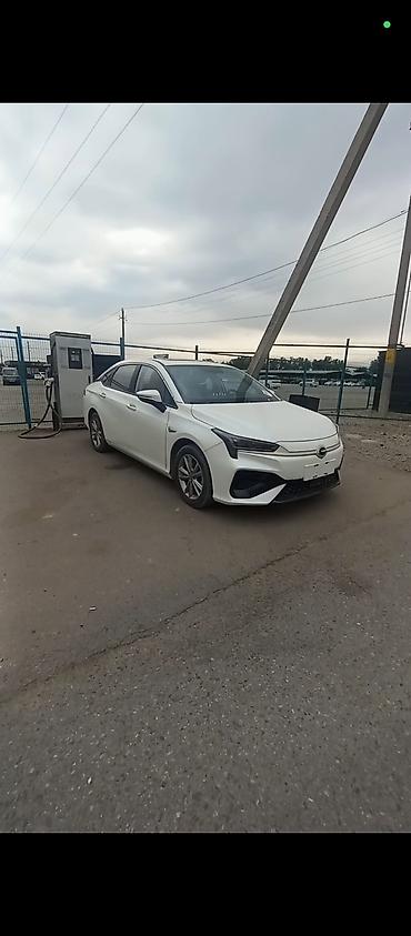 GAC: GAC Aion S — электрический седан белого цвета. Кузов и дизайн: - — 4