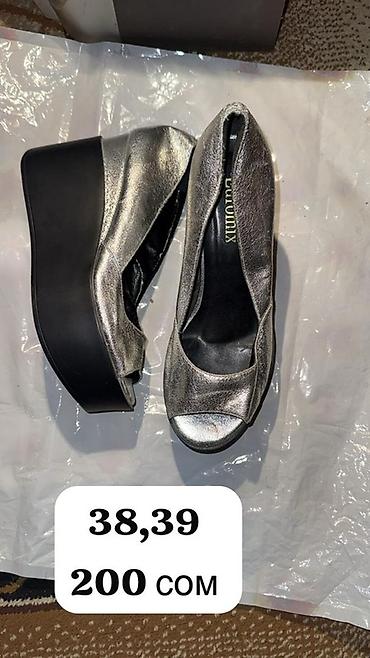 Босоножки, сандалии, шлепанцы: Женская обувь — два варианта. 1) Сандалии с декором - Размеры: 37 и — 51