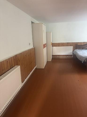 ev geyimləri: 1 otaqlı həyət evi (studiosayağı planlama) Xüsusiyyətlər: - Geniş — 1
