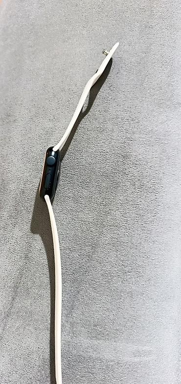 airpods pro 6: Apple Watch Series SE (40 mm) – qara korpus, ağ silikon qayış — 2