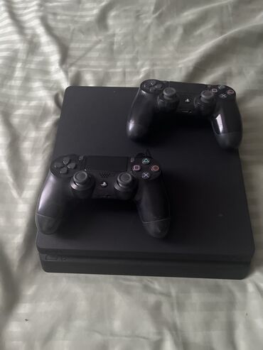 ps4 oyunlar barter: Ps 4 500GB original plombali elave 2 orijinal pult