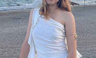guemues qolbaq type 1: Ağ rəngli, birqollu asimmetrik bluz/top. - Dizayn: Sağ tərəfi açıq — 2