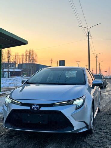 адисей ош: Toyota : 2019 г., 1.8 л, Вариатор, Гибрид, Седан