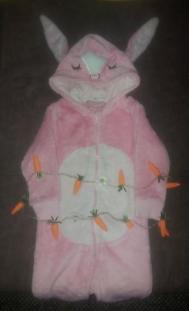 ugg sunjalice: Roze plišani dečiji kostim/onesie zeka sa kapuljačom. - Materijal — 1