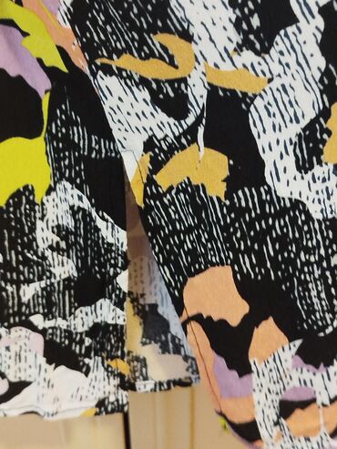 Digər qadın geyimləri: Açıq yaşıl fonda mavi yarpaq naxışlı uniseks uzunqol kaftan. Rahat -da lalafo.az — 7 Digər qadın geyimləri: Açıq yaşıl fonda mavi yarpaq naxışlı uniseks uzunqol kaftan. Rahat — 7