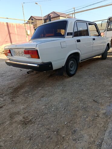 VAZ (LADA): VAZ 2107, ağ rəng, sedan kuzov. - Xarici görünüş: ağ boya, xromlu ön — 3