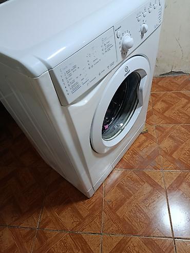 корпус для компьютера: Indesit IWSC 5105 (Eco Time) önyükləməli paltaryuyan maşın - Yükləmə — 2