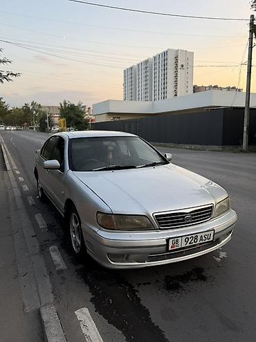 audi a3: Седан бизнес‑класса серебристого цвета. Основные особенности: - — 1