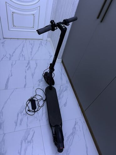 Elektrikli samokatlar: Elektrik skuter - Şəhər üçün yığcam və yüngül gövdə, qara rəng - — 7