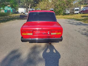 dodge dart: VAZ 2107 sedan – qırmızı rəngdə, klassik kuzov dizaynı ilə — 1