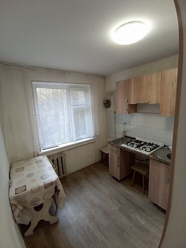 сдается квартира аламедин 1 рынок чынар: 1 бөлмө, 32 кв. м, 104-серия, 1 кабат, Эски ремонт