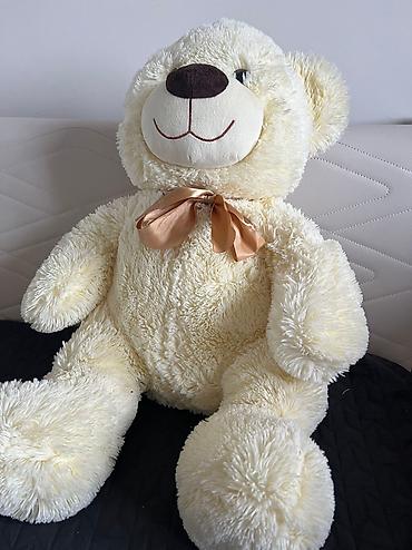 Oyuncaqlar: Fancy firmanın yumşaq oyuncağı. Biri 60 man. Ölçü: 60sm. Bağlı — 2