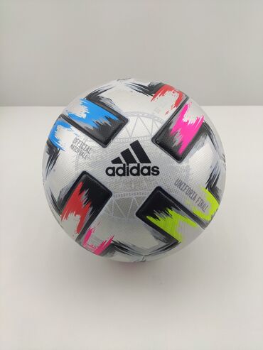 topu: Futbol topu "Adidas". Professional keyfiyyətli futbol topu. Metrolara