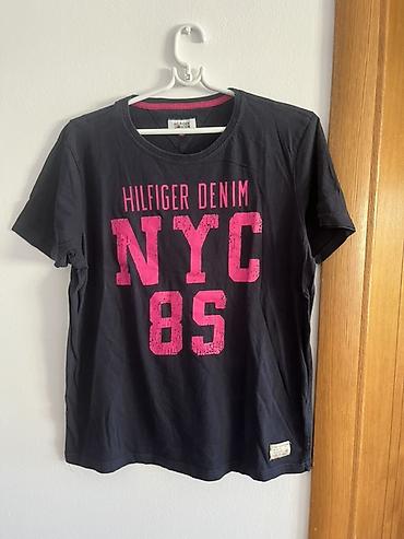 cotton nis: Tommy Hilfiger Denim majica kratkih rukava, veličina XL. Model je u — 3