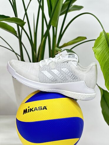 купить обувь бишкек: Мужские кроссовки, 45, Adidas, Новый, цвет - Белый, Бесплатная доставка