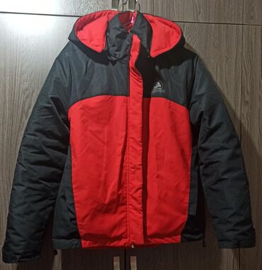 пиджак красный: Куртка подростковая на 9-12 лет. Размер 46-48. Состояние новой