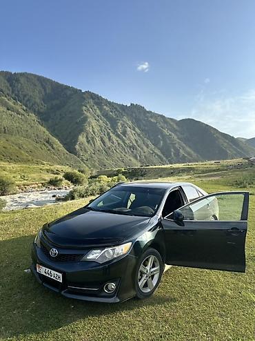 Toyota Camry: 2014 г., 2.5 л, Типтроник, Гибрид, Седан