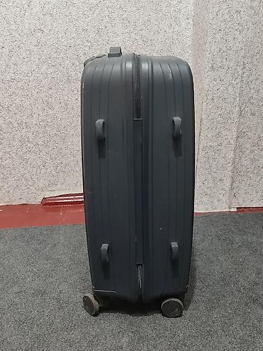 Чемоданы: Чемодан, Б/у, Материал: Пластик, Средний (40 - 70 л), На колесах — 11