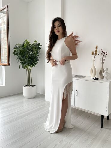 44 размер платье в Кыргызстан | Платья: Доступно в двух оттенках🤍 Белый и Ментол Девочки,как вам? Безумно