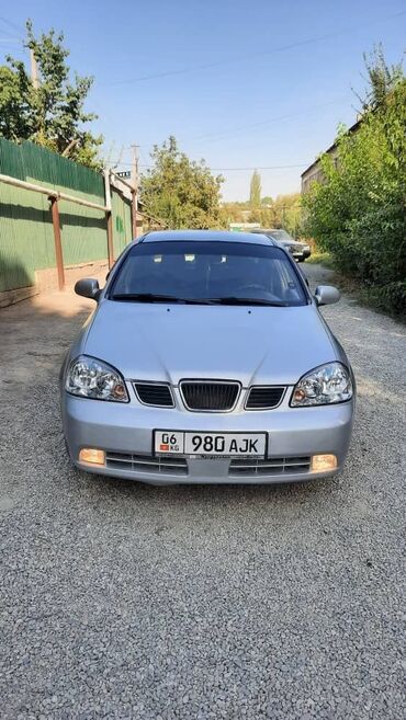продаю в связи с переездом: Daewoo Gentra: 2004 г., 1.6 л, Механика, Бензин, Седан
