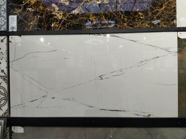 Dekorativ daşlar: Böyük ölçülü mərmər effektli keramoqranit plitə - Rəng: ağ fonda incə