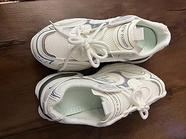 Мужская обувь: Новая.Кроссовки в стиле dad-shoes.42-размер. Толстая подошва которая — 9