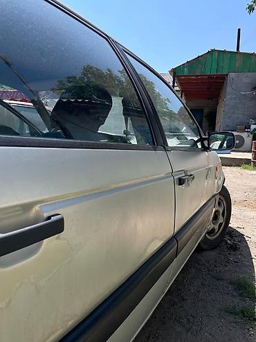 210 4.3: Volkswagen Passat: 1992 г., Седан — 4