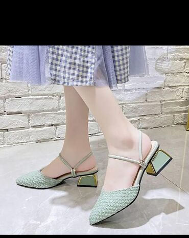 женский обувь размер 38: Срочно продаю Новыене ношенные Красивые босаножки в классном цвете