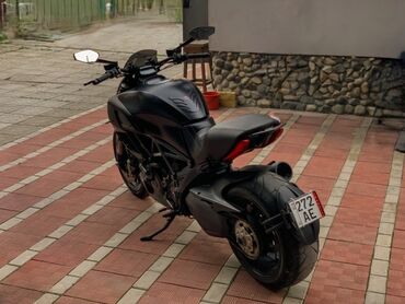 Мотоциклы: Спортбайк Ducati, 1200 куб. см, Бензин