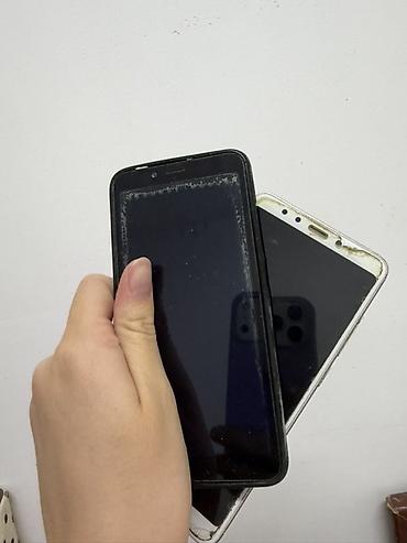 mi a4: Два смартфона Xiaomi (в паре): - Модель 1: корпус золотистого цвета — 1