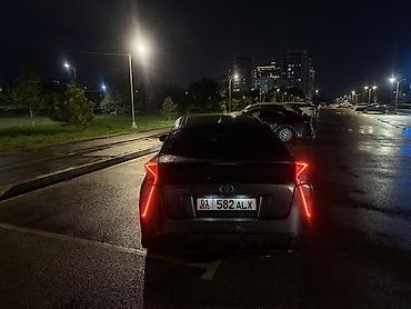 Транспорт: Toyota Prius: 2018 г., Вариатор, Гибрид, Хэтчбэк — 4