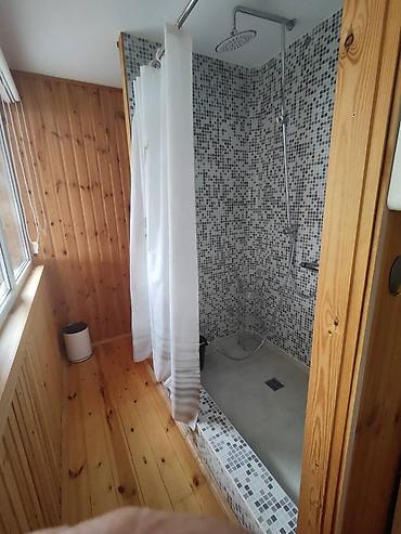 Продажа коттеджей и домов: Продается двухэтажный дом, участок 5 соток, с бассеином. Направление — 7