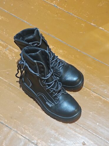 обувь мужская зима: Ботинки кожаные, спец-обувь
размер 39
Производство Россия